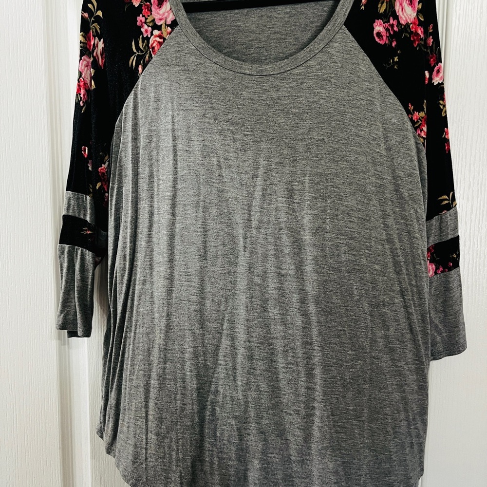Maurice’s Casual mid length sleeve floral shirt - Picture 7 of 7